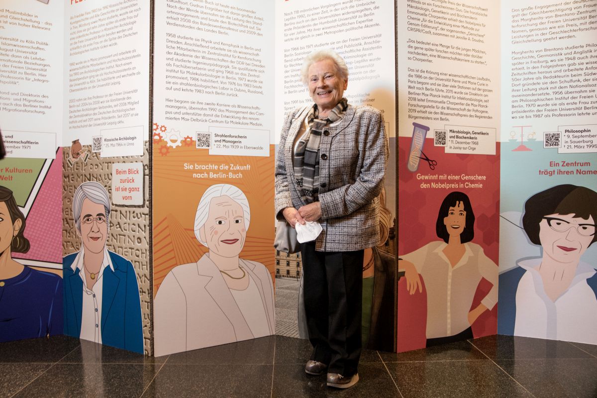 Dr. Gudrun Erzgräber ist eine der Wissenschaftlerinnen, deren Biografie Teil der Ausstellung ist. (Foto: Sabine Gudath)