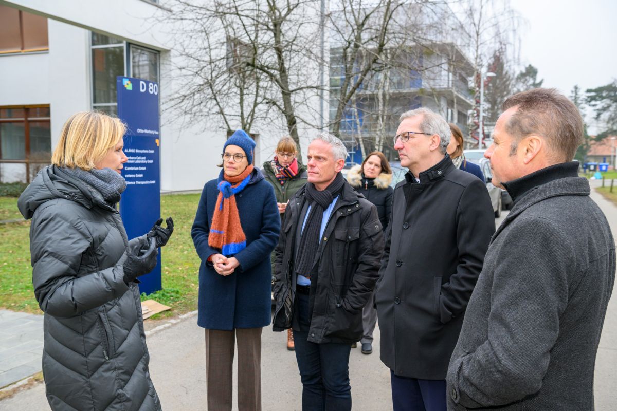 v.l.: Dr. Christina Quensel, CBB; Agnes von Matuschka, Potsdam Science Park; Staatssekretär Tino Schopf, Staatssekretär Hendrik Fischer und Dr. Ulrich Scheller, CBB